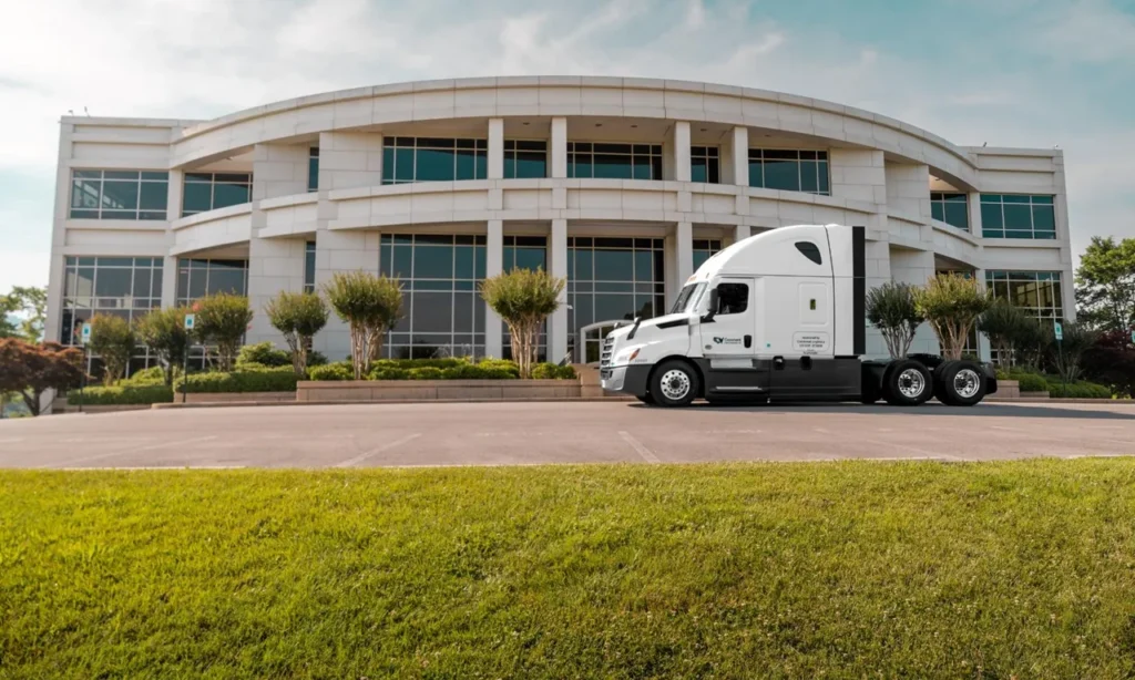 Best commercial truck insurance protecting fleets, cargo, drivers, and trucking businesses with comprehensive financial coverage.