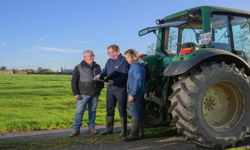 Best farm insurance companies protecting farms, machinery, livestock, and agricultural businesses with comprehensive insurance coverage.
