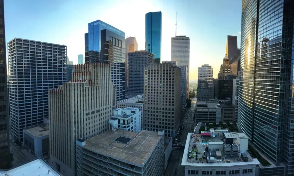 Commercial realtor near me helping investors and business owners buy, sell, lease, and invest in commercial real estate properties.